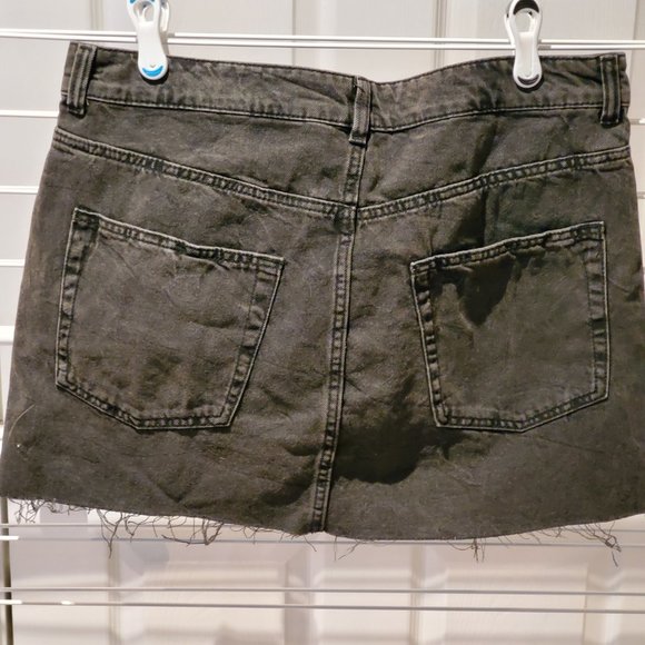H&M Denim Mini Skirt - Picture 2 of 2